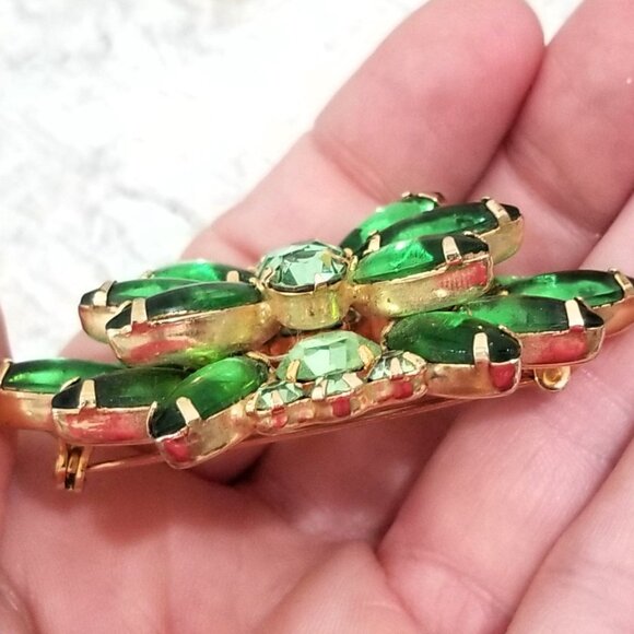 Vintage Green Glass Rhinestone Layered Brooch Gold Tone Navette Chaton - Picture 5 of 6